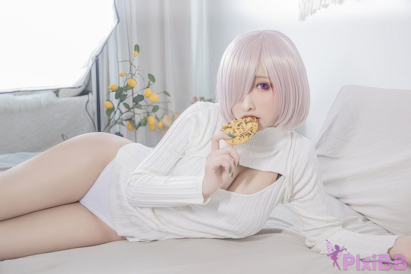 Cosplayer Luo Li LoLiSAMA Matthew Kyrelight open chest sweater PixiBB.COM 010