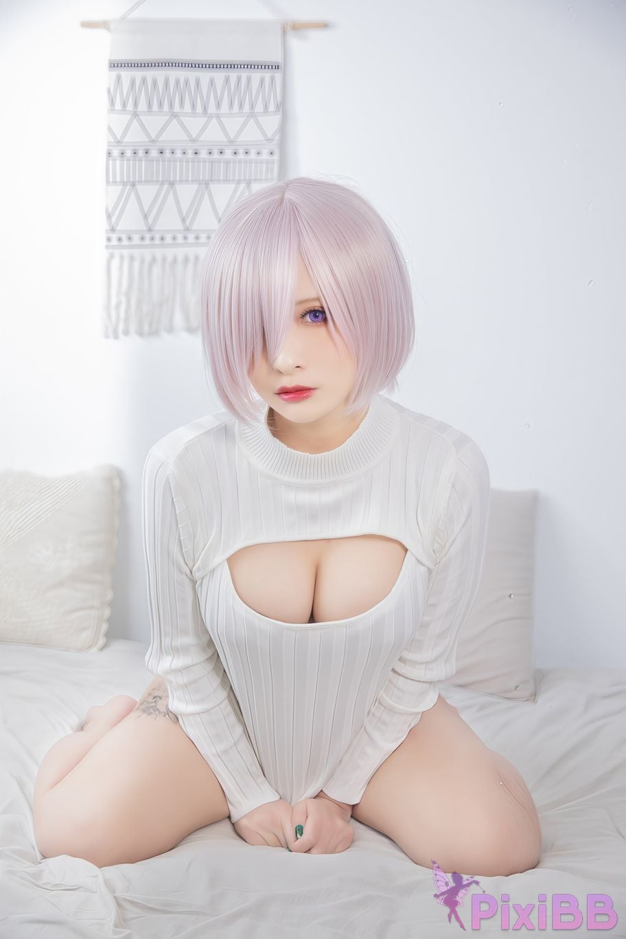 Cosplayer Luo Li LoLiSAMA Matthew Kyrelight open chest sweater PixiBB.COM 021