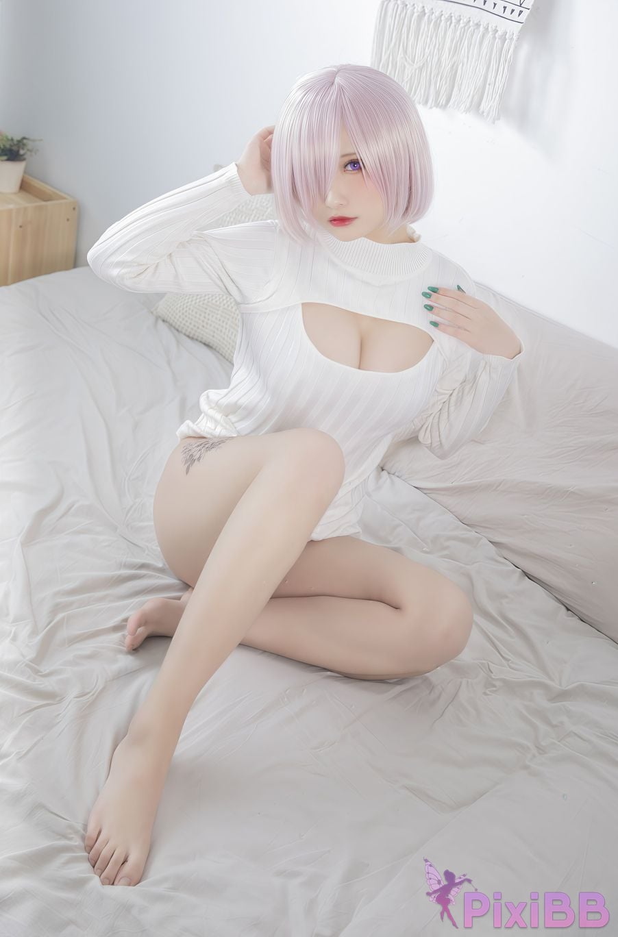 Cosplayer Luo Li LoLiSAMA Matthew Kyrelight open chest sweater PixiBB.COM 025