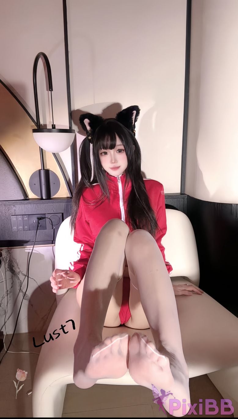 Cosplayer Qiqi be good red gym suit PixiBB.COM 018