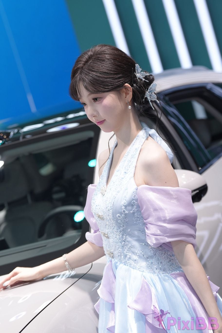 Featured Street Photography Works No.5926 BYD Booth car model PixiBB.COM 123