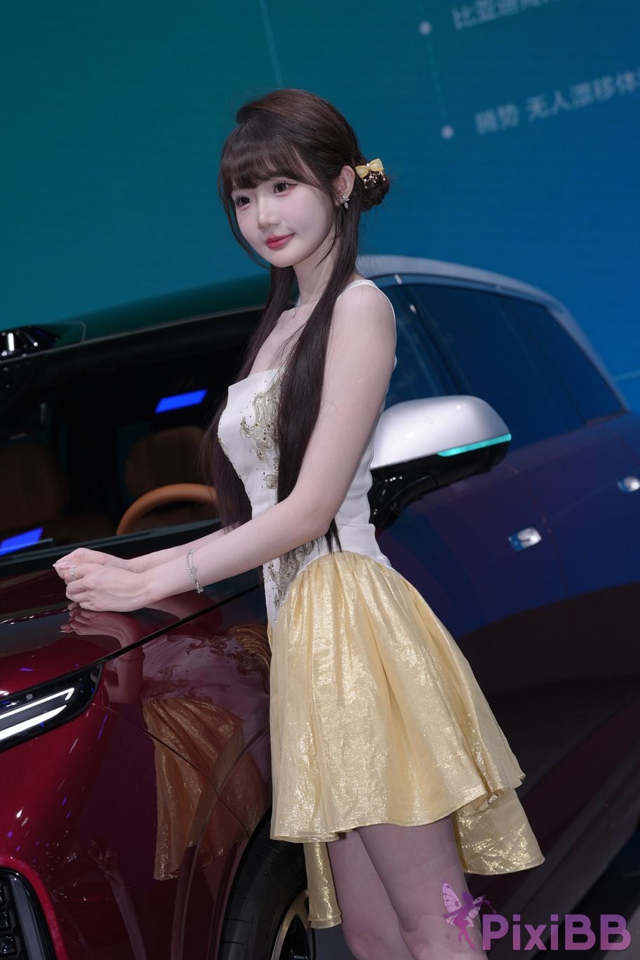 Featured Street Photography Works No.5926 BYD Booth car model PixiBB.COM 320