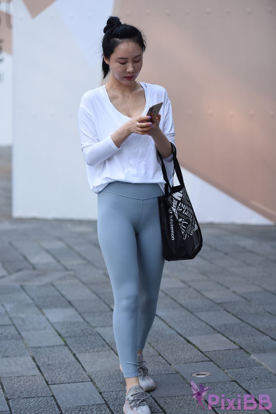 Featured Street Photography Works No.5929 Blue tights with pert buttocks PixiBB.COM 009