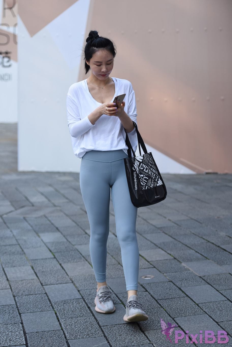 Featured Street Photography Works No.5929 Blue tights with pert buttocks PixiBB.COM 010