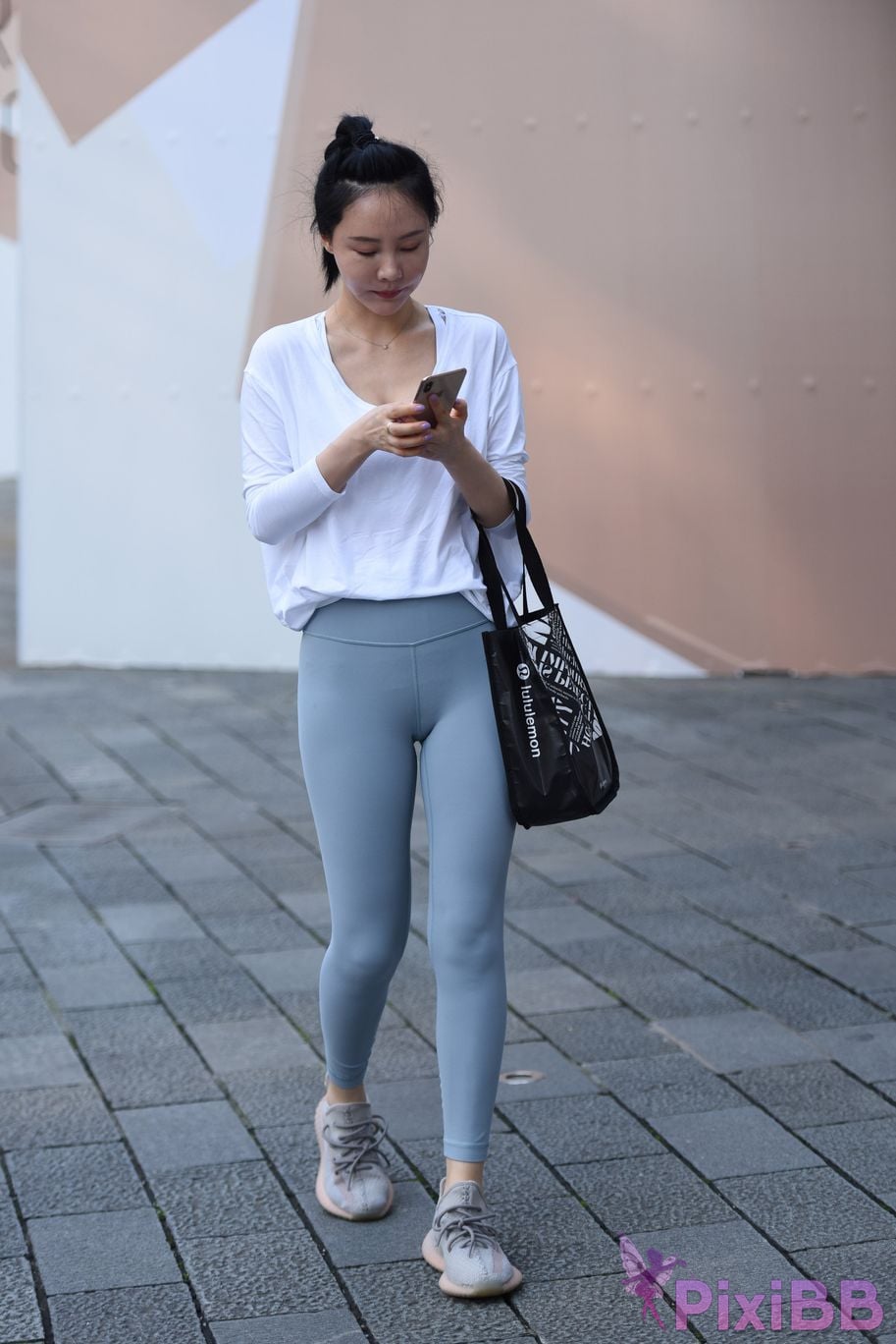 Featured Street Photography Works No.5929 Blue tights with pert buttocks PixiBB.COM 011