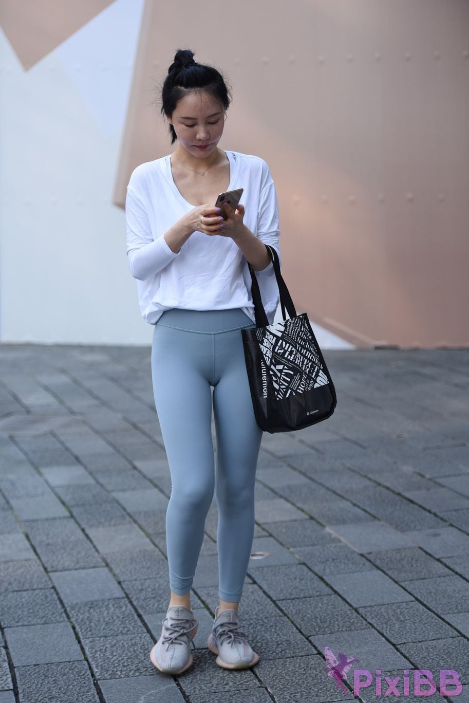 Featured Street Photography Works No.5929 Blue tights with pert buttocks PixiBB.COM 012