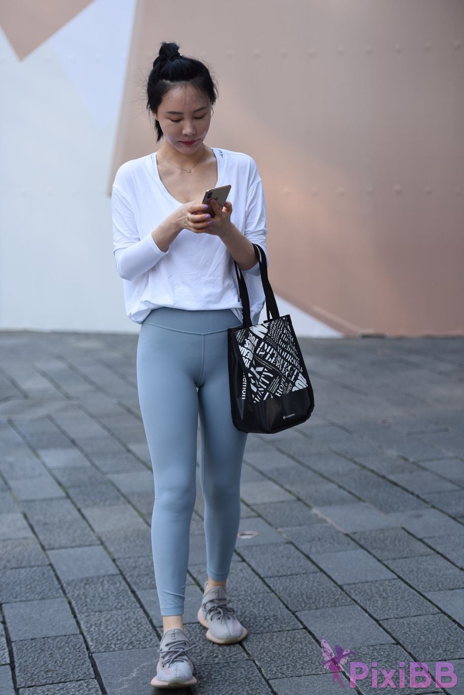 Featured Street Photography Works No.5929 Blue tights with pert buttocks PixiBB.COM 013