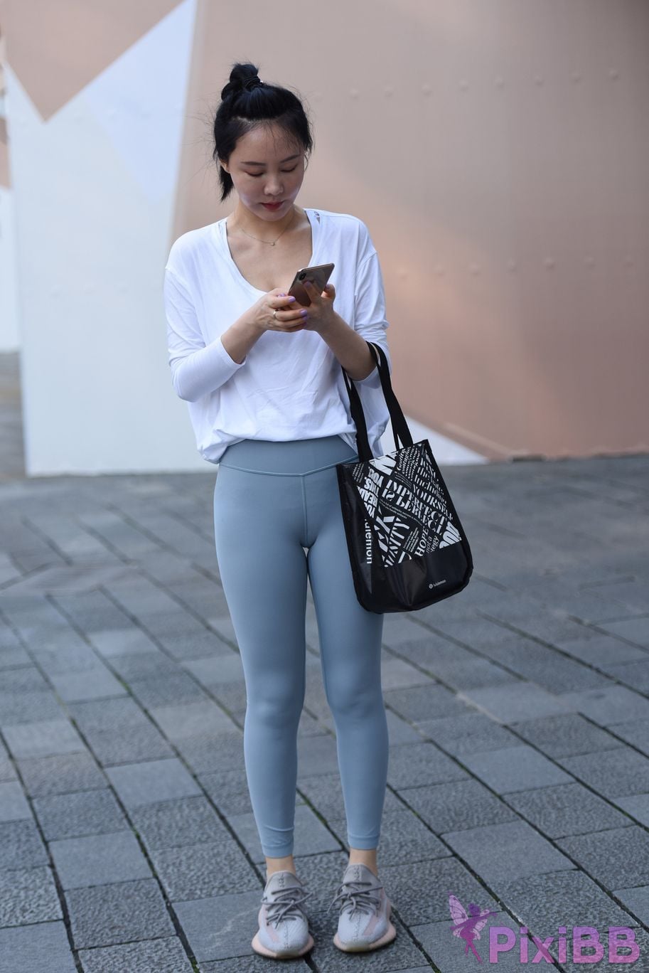 Featured Street Photography Works No.5929 Blue tights with pert buttocks PixiBB.COM 016