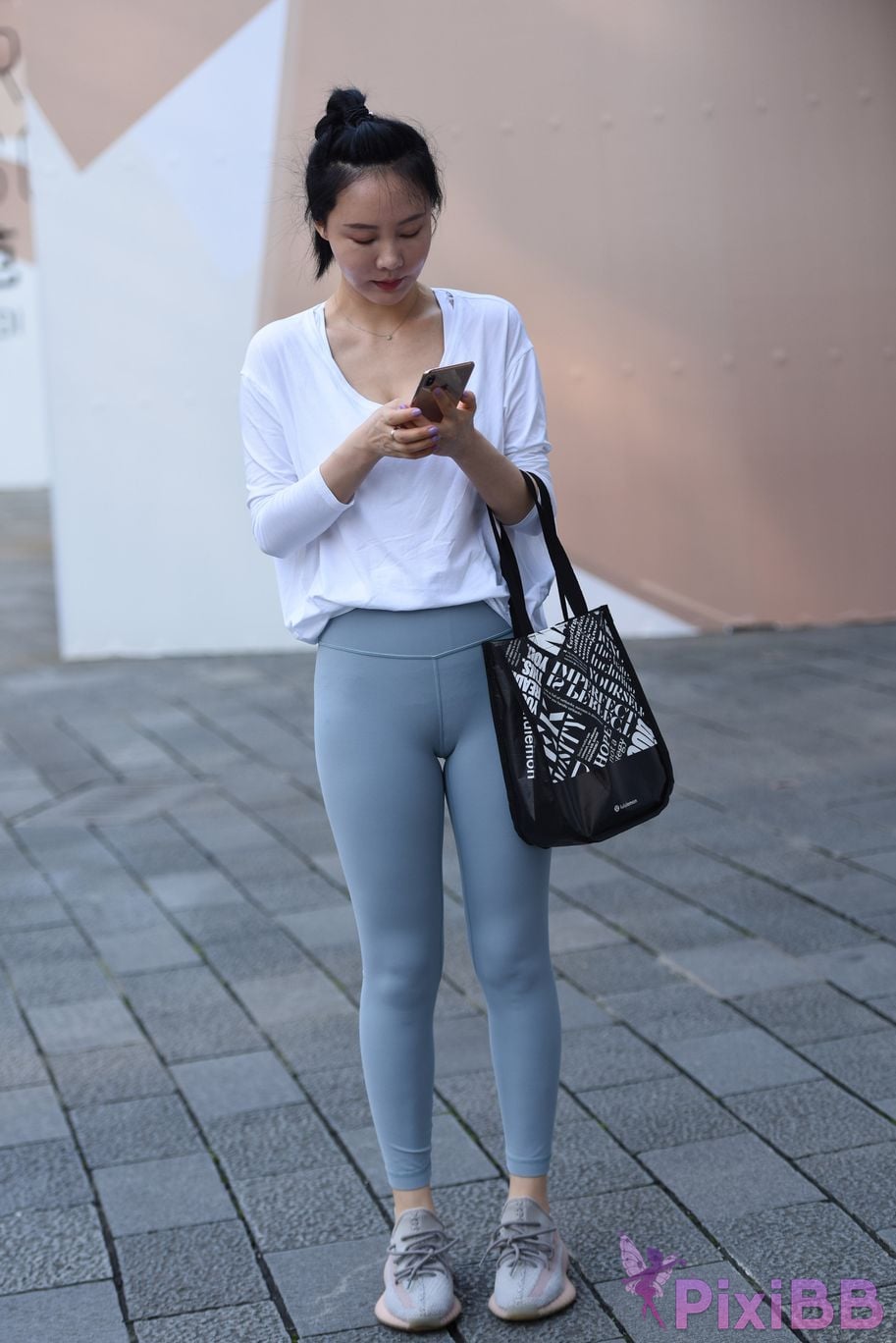 Featured Street Photography Works No.5929 Blue tights with pert buttocks PixiBB.COM 017