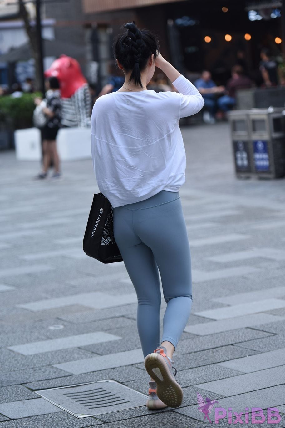 Featured Street Photography Works No.5929 Blue tights with pert buttocks PixiBB.COM 024