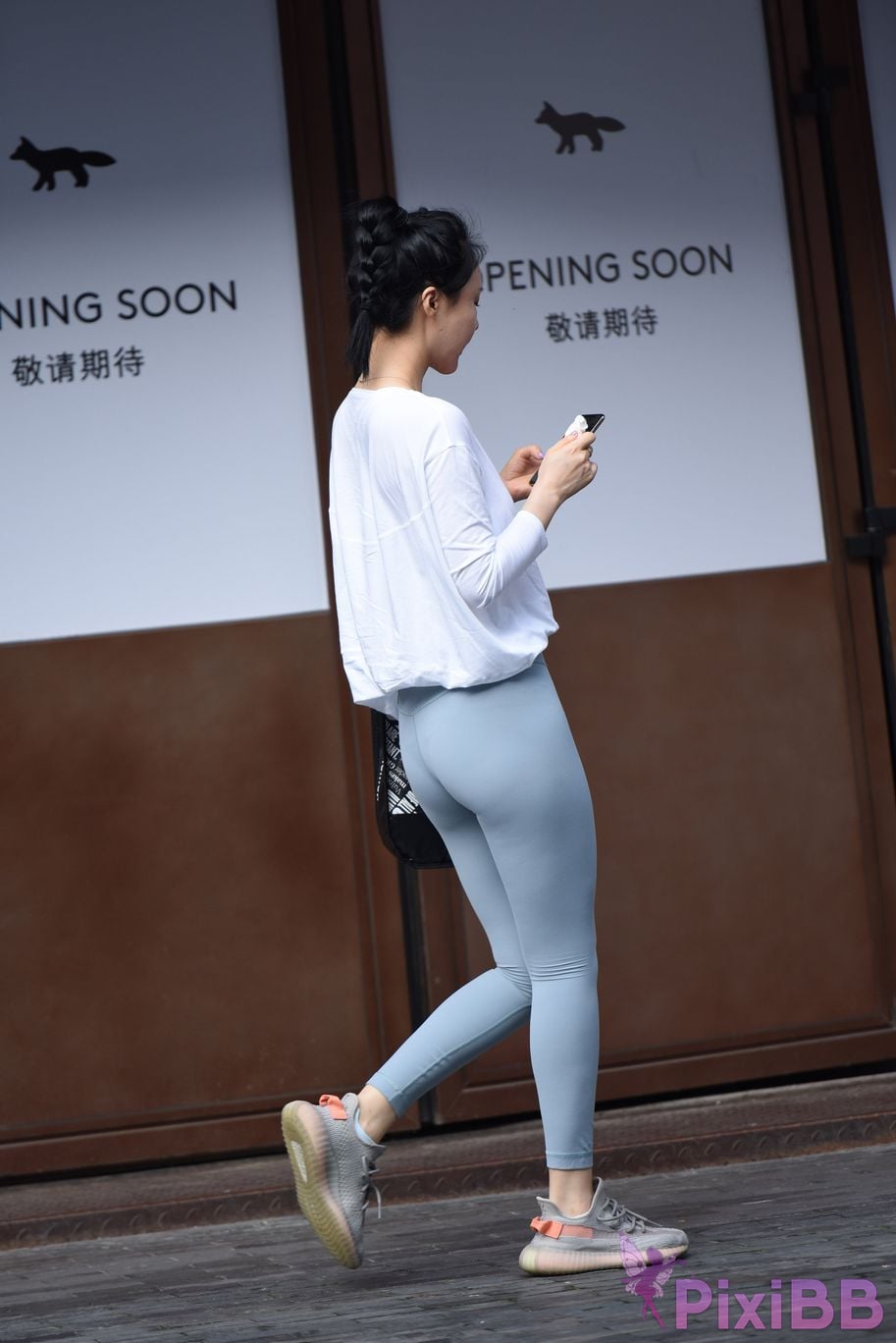 Featured Street Photography Works No.5929 Blue tights with pert buttocks PixiBB.COM 057