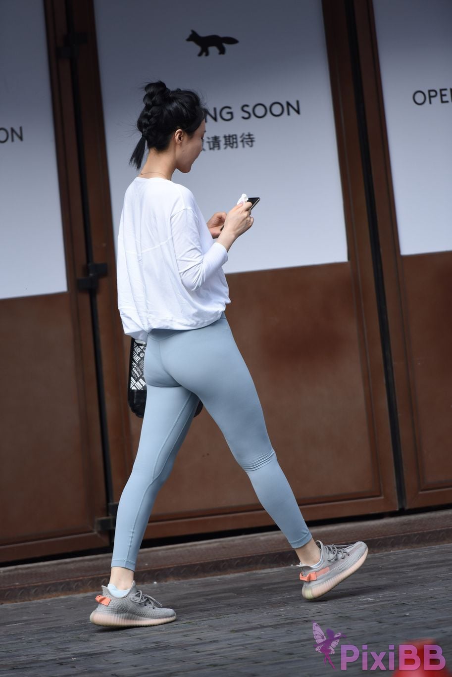 Featured Street Photography Works No.5929 Blue tights with pert buttocks PixiBB.COM 060