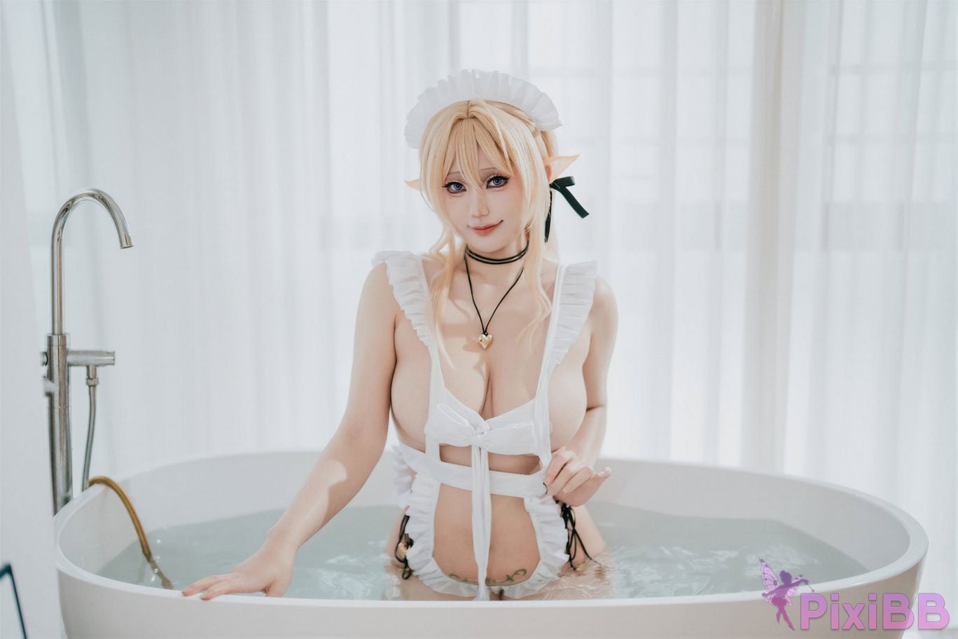 Cosplayer Xinglan is Lanlan and her name Lanmei. azur lane golden lion PixiBB.COM 050