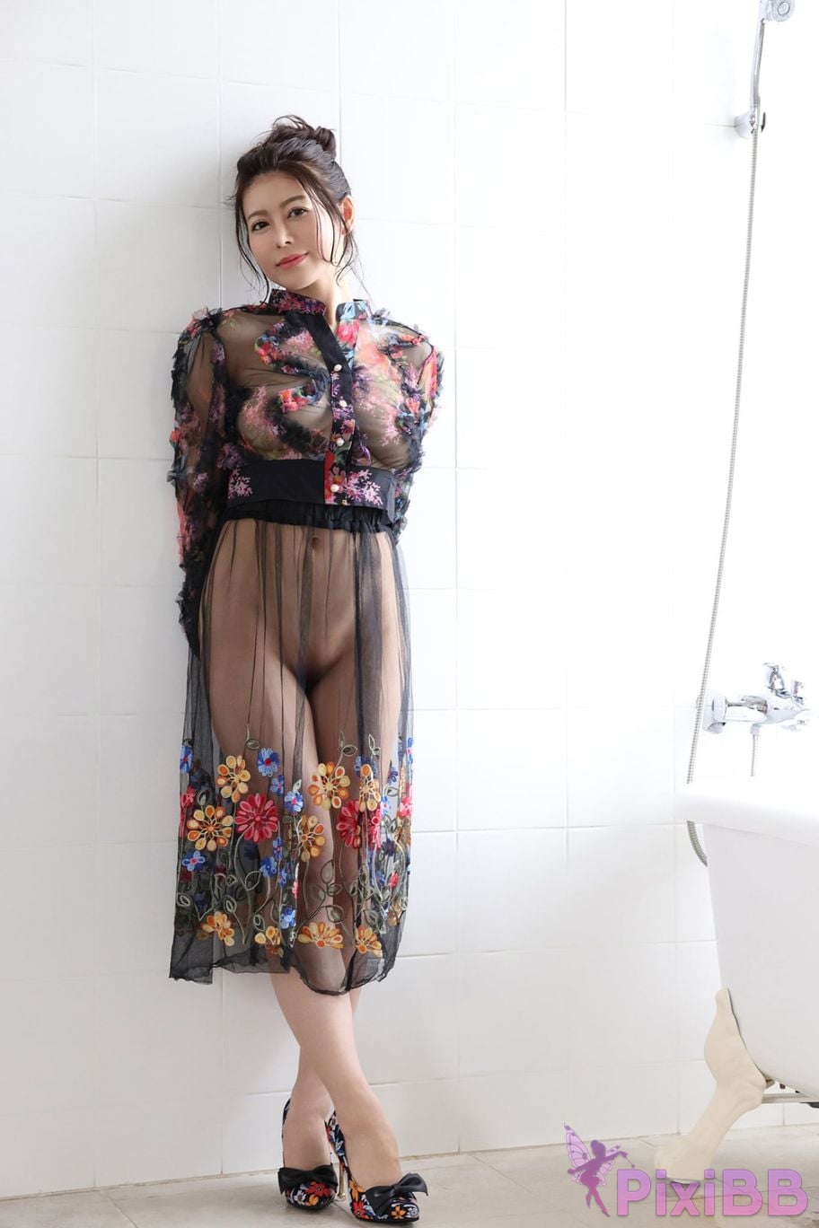 Japanese Idol Iyo Shinohara digital photo book I want to be pampered more PixiBB.COM 031