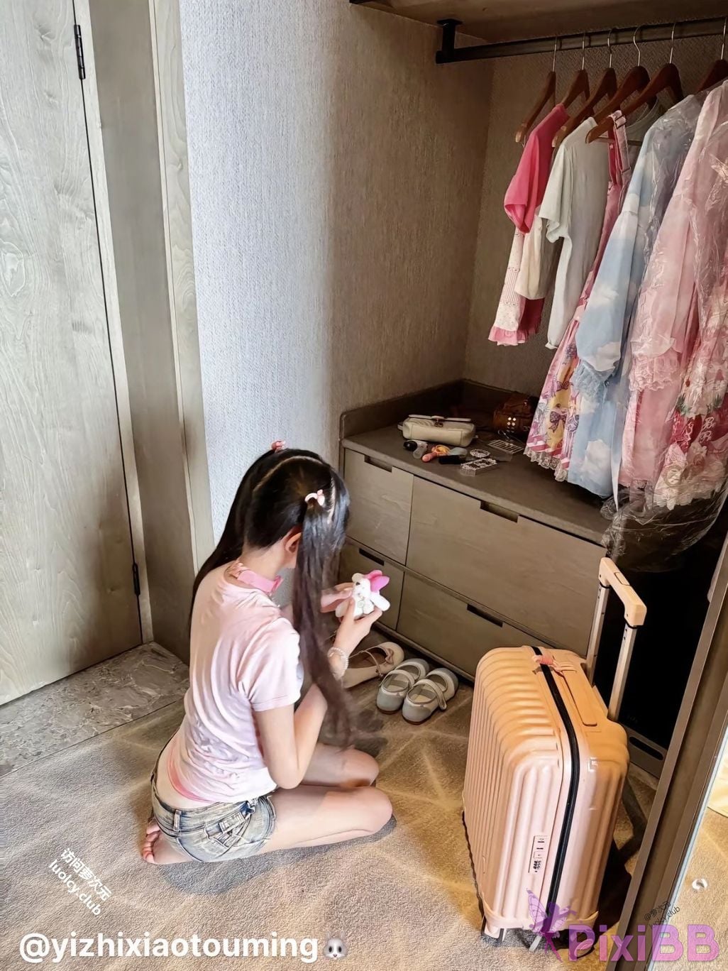 OtherXXX mengbaobaby small transparent Electric shock cute king Top twin pony tail white tiger loli private shooting subscription PixiBB.COM 065