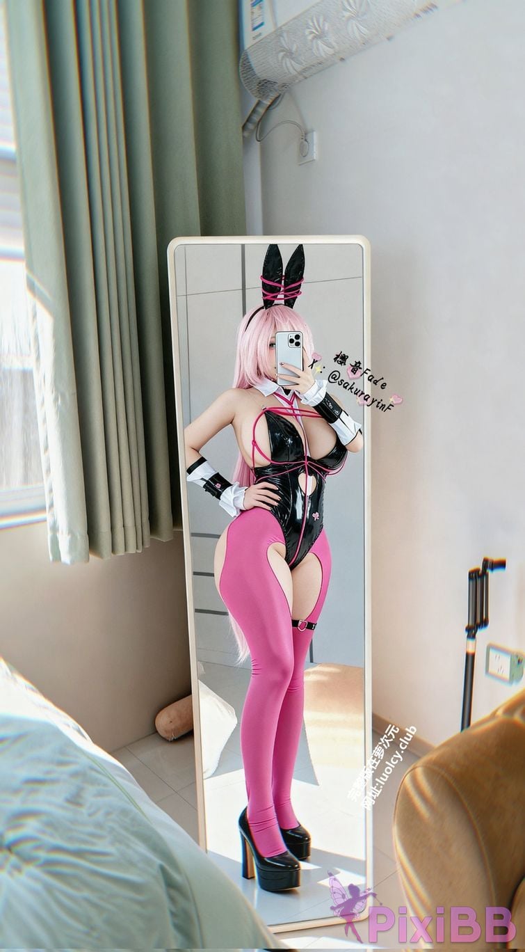 Cosplayer sakurayinF Yingyin Fade Top Big Boobs Welfare Girl PixiBB.COM 010