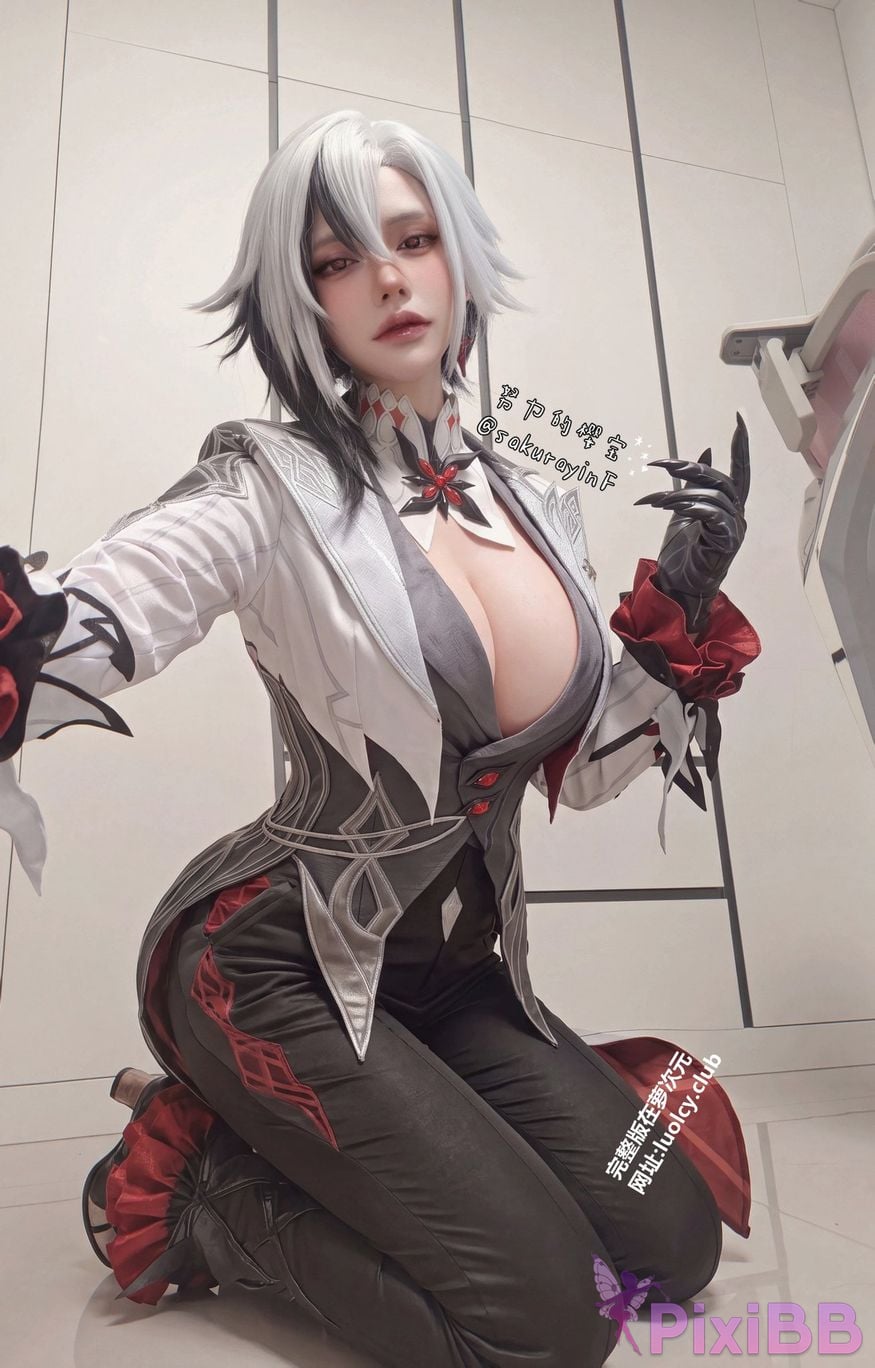 Cosplayer sakurayinF Yingyin Fade Top Big Boobs Welfare Girl PixiBB.COM 024