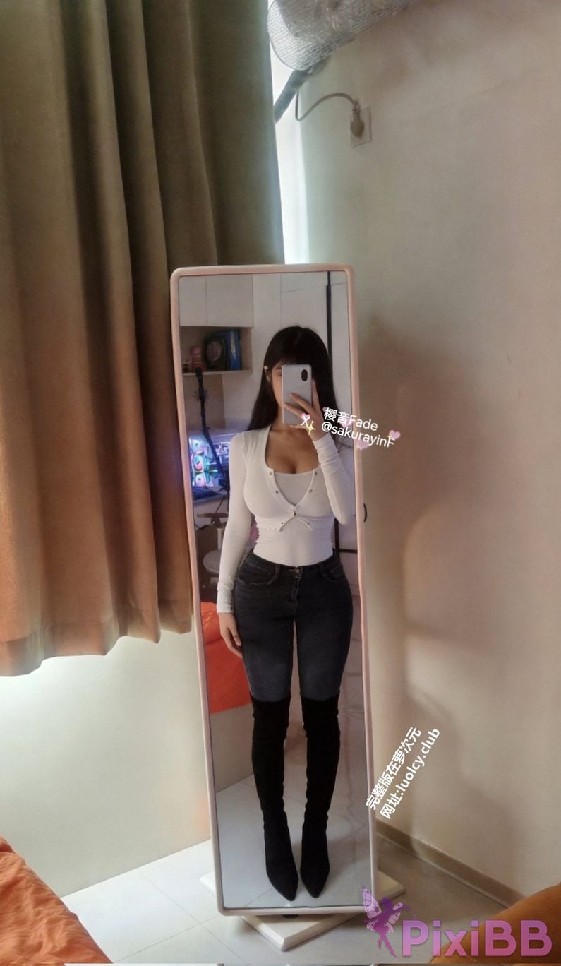 Cosplayer sakurayinF Yingyin Fade Top Big Boobs Welfare Girl PixiBB.COM 042