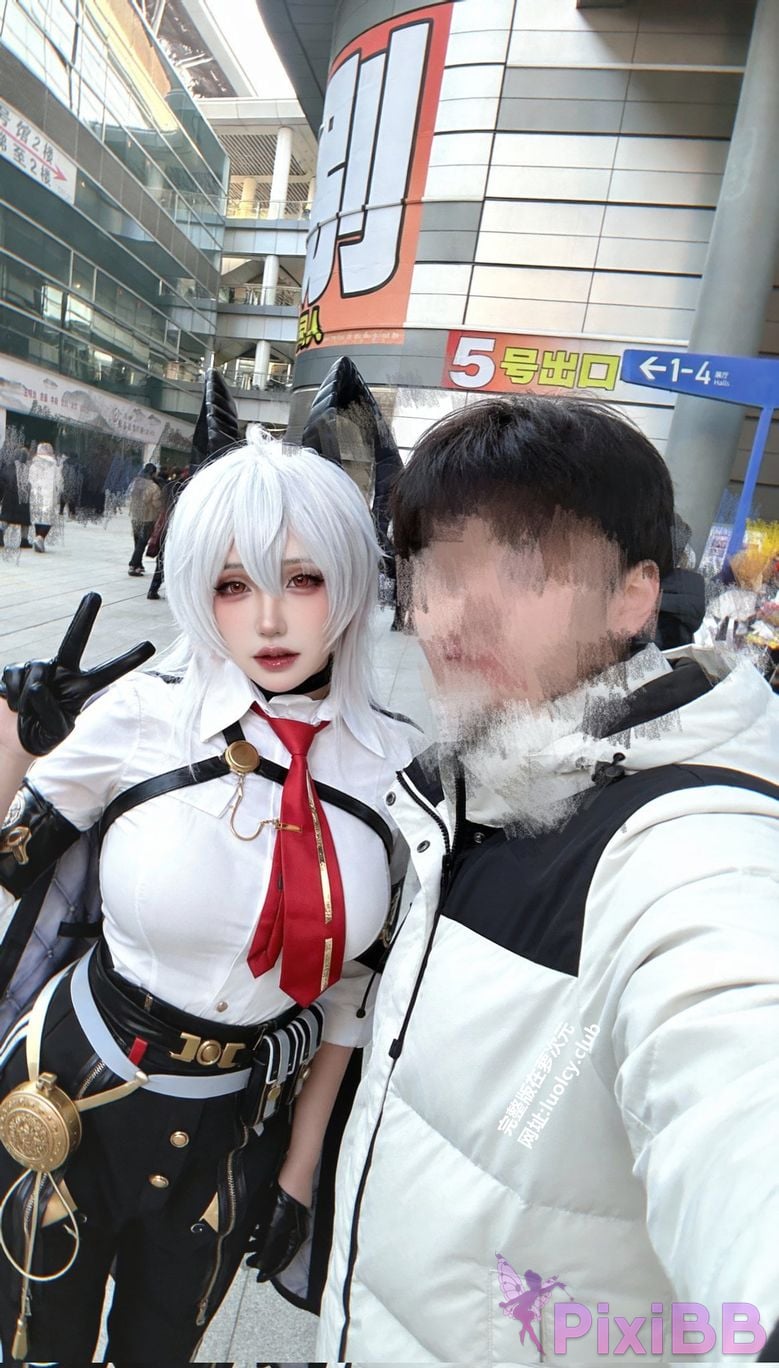 Cosplayer sakurayinF Yingyin Fade Top Big Boobs Welfare Girl PixiBB.COM 088