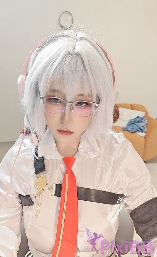 Cosplayer sakurayinF Yingyin Fade Top Big Boobs Welfare Girl PixiBB.COM 343