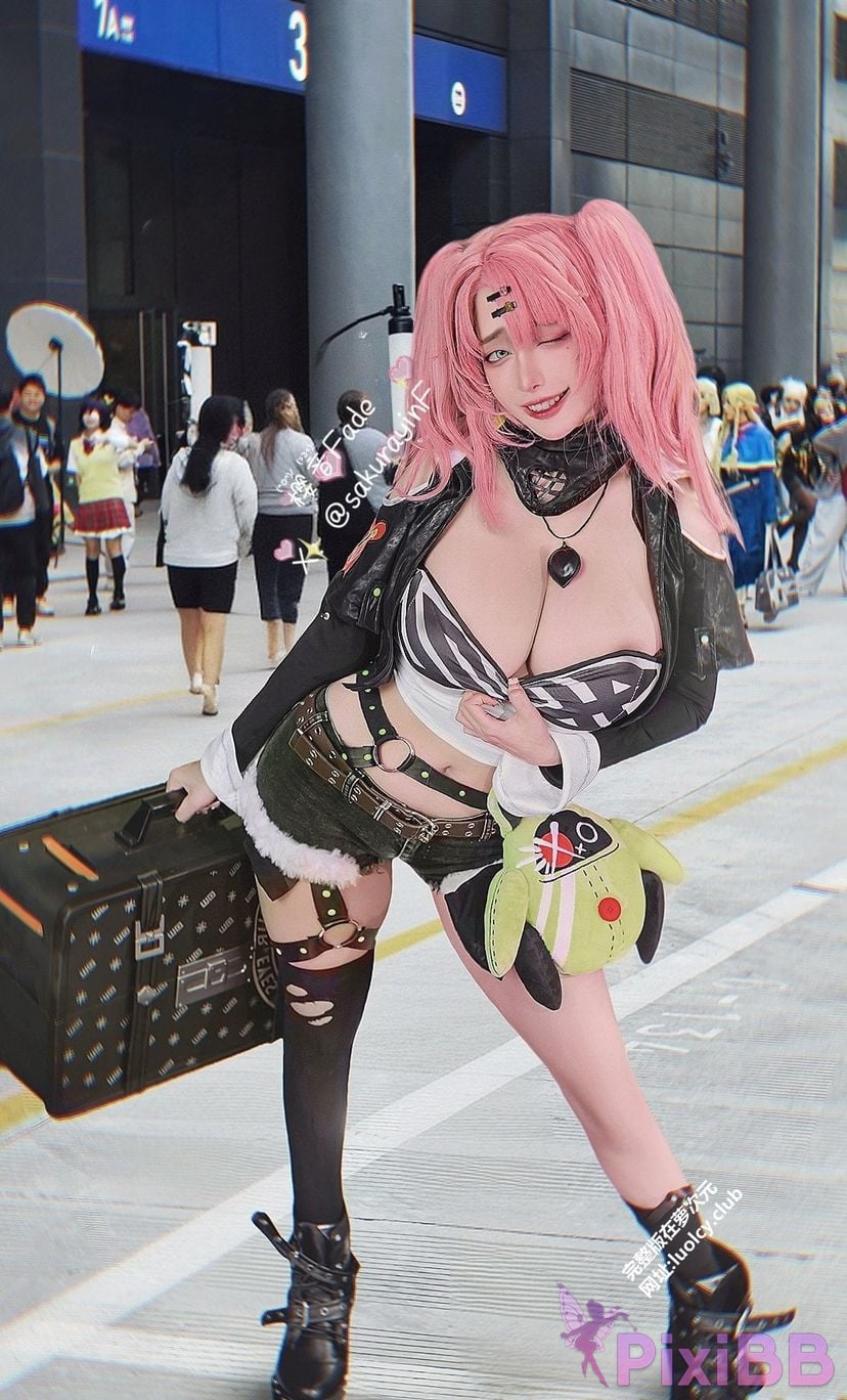 Cosplayer sakurayinF Yingyin Fade Top Big Boobs Welfare Girl PixiBB.COM 378