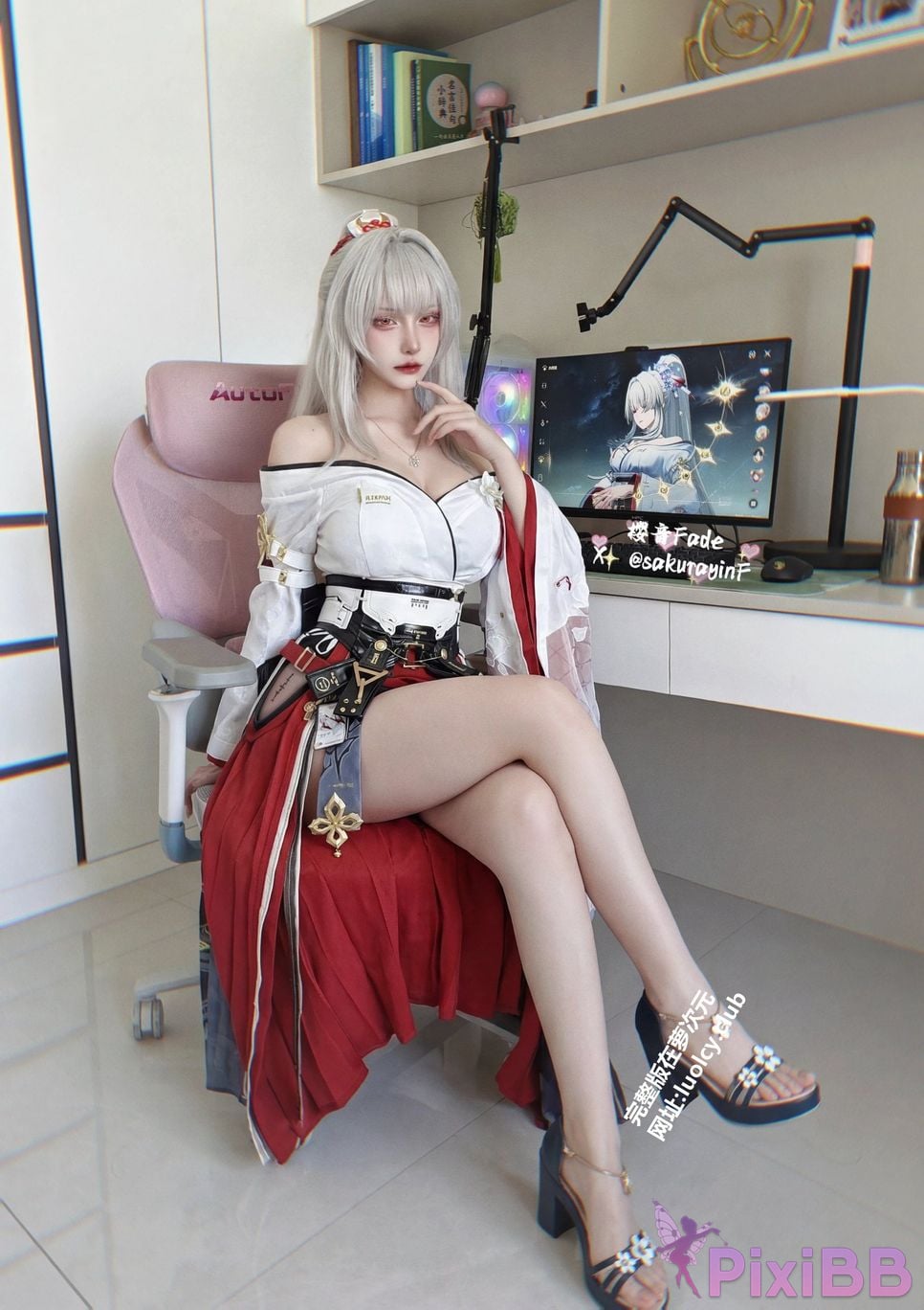 Cosplayer sakurayinF Yingyin Fade Top Big Boobs Welfare Girl PixiBB.COM 574