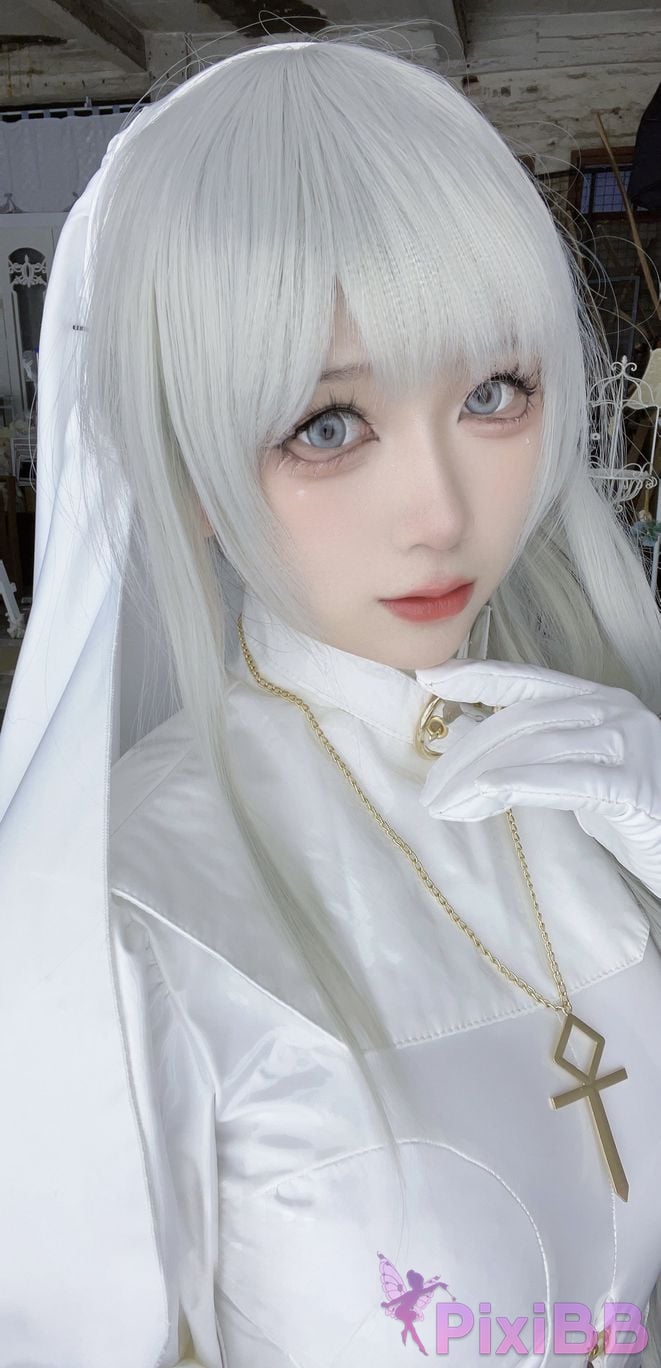 Cosplayer Sakura chan w pure white nun PixiBB.COM 002