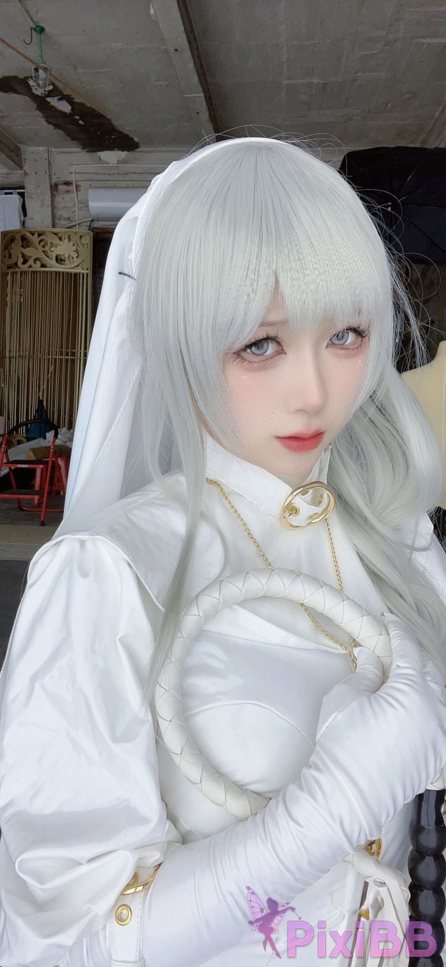 Cosplayer Sakura chan w pure white nun PixiBB.COM 003