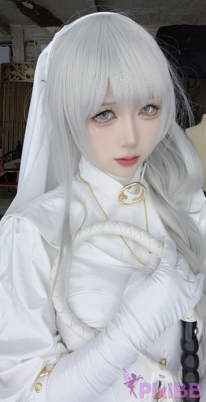 Cosplayer Sakura chan w pure white nun PixiBB.COM 004