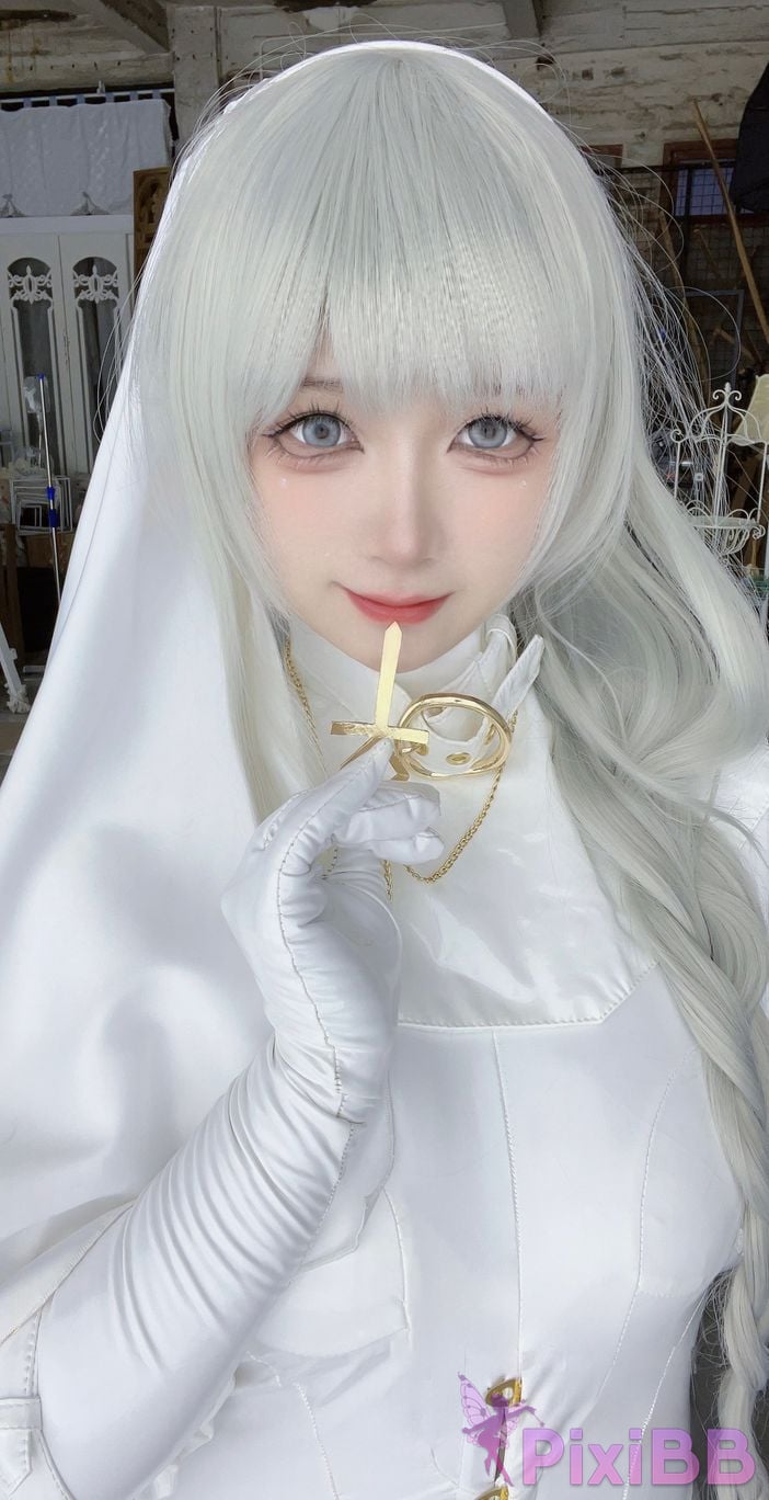 Cosplayer Sakura chan w pure white nun PixiBB.COM 005