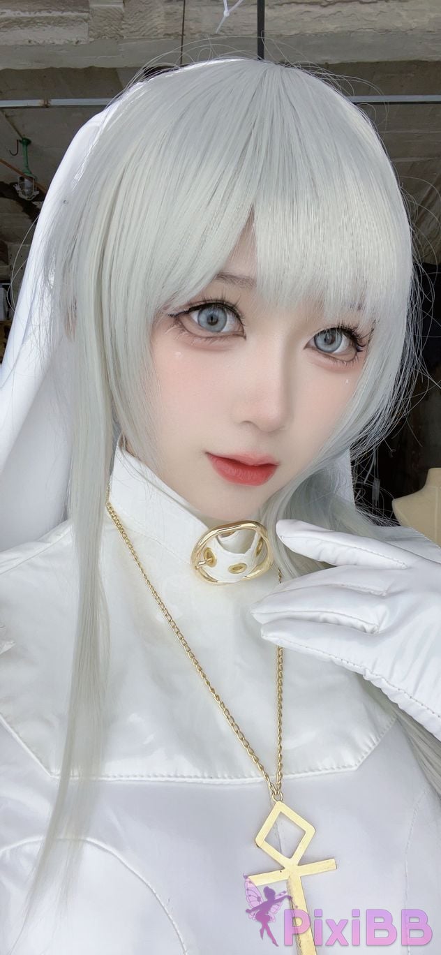 Cosplayer Sakura chan w pure white nun PixiBB.COM 012