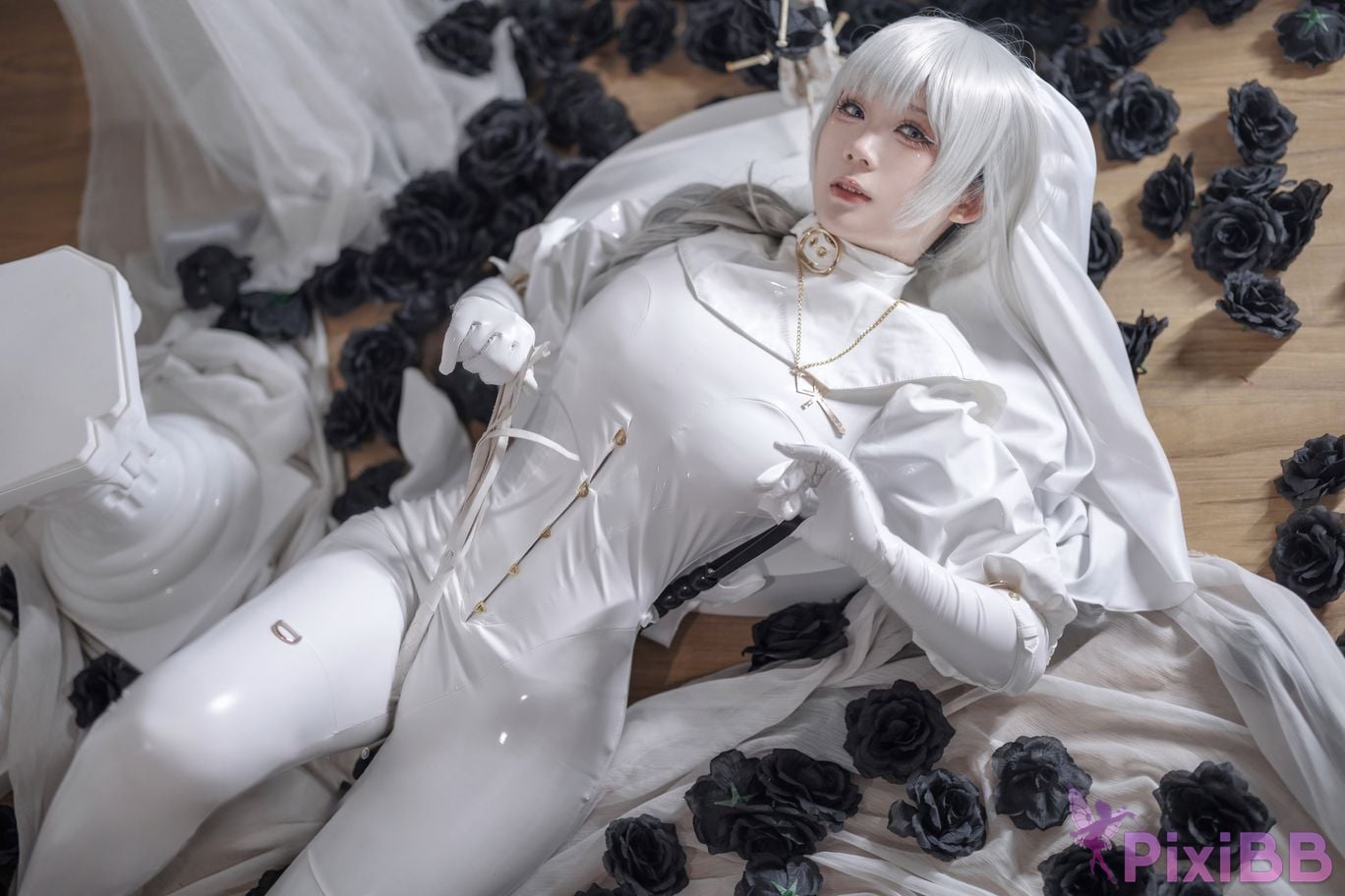 Cosplayer Sakura chan w pure white nun PixiBB.COM 021