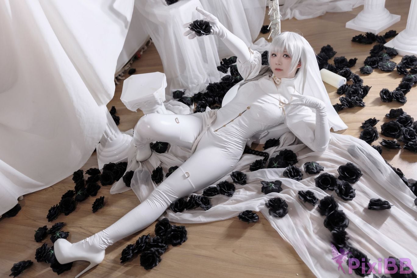 Cosplayer Sakura chan w pure white nun PixiBB.COM 022