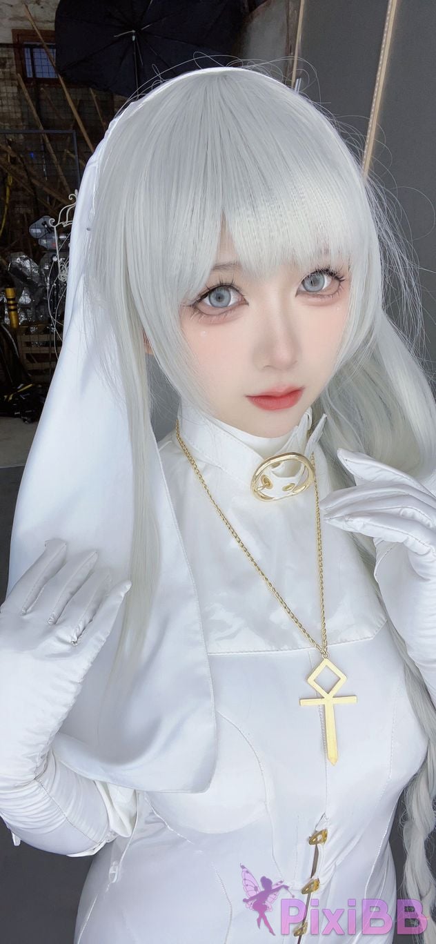 Cosplayer Sakura chan w pure white nun PixiBB.COM 023