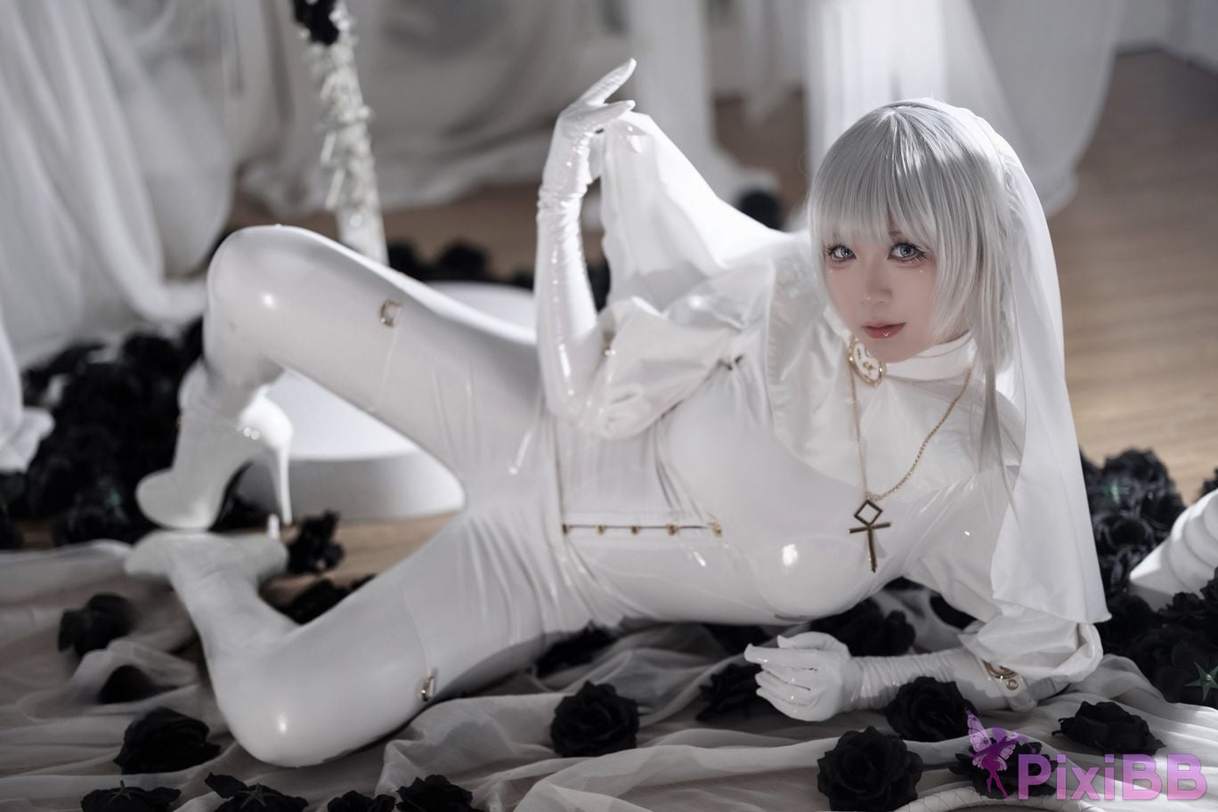 Cosplayer Sakura chan w pure white nun PixiBB.COM 024