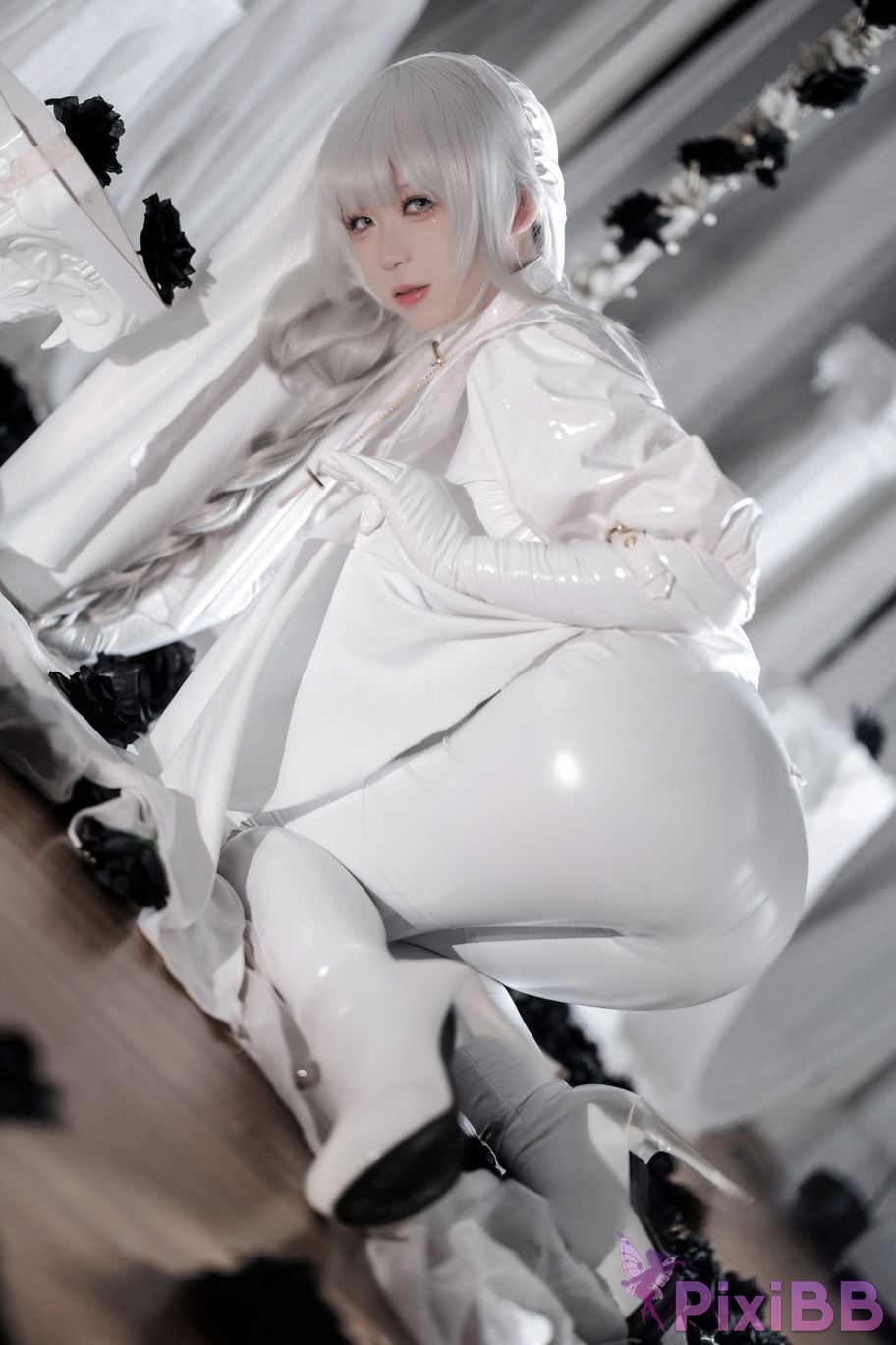 Cosplayer Sakura chan w pure white nun PixiBB.COM 027
