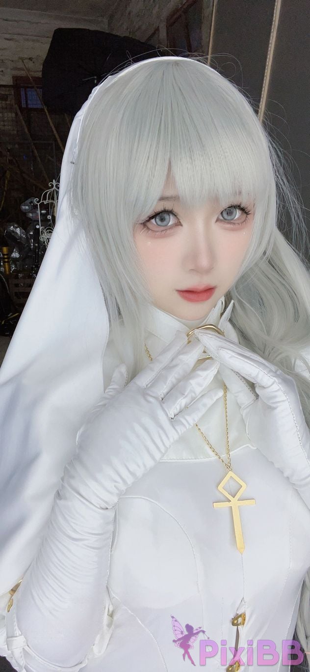 Cosplayer Sakura chan w pure white nun PixiBB.COM 034