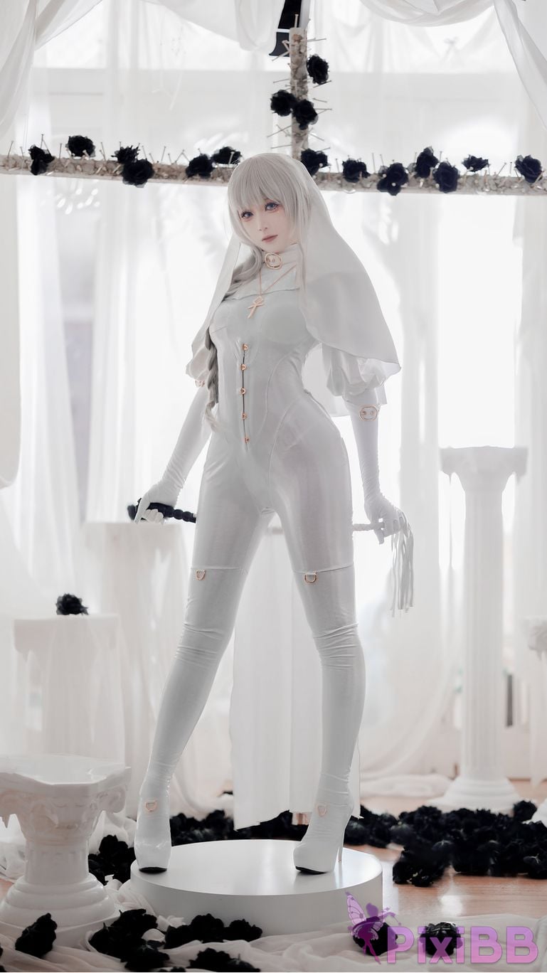 Cosplayer Sakura chan w pure white nun PixiBB.COM 037