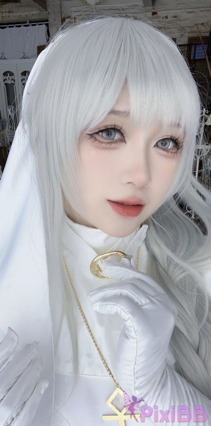 Cosplayer Sakura chan w pure white nun PixiBB.COM 041