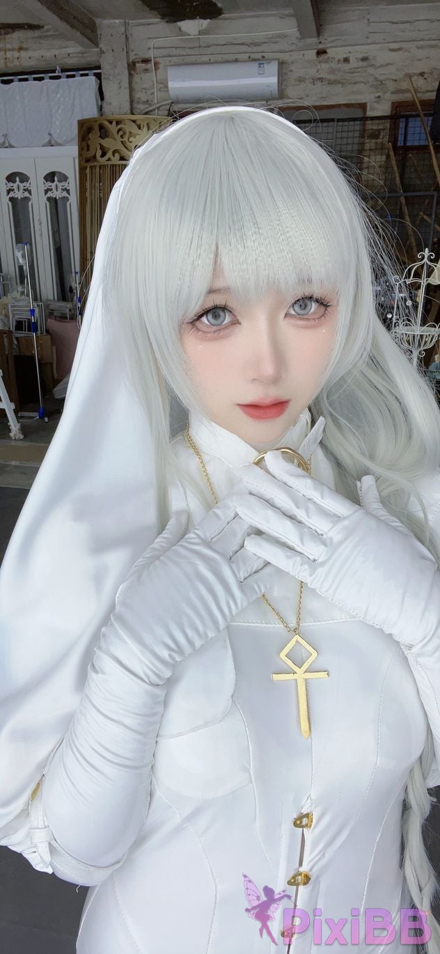 Cosplayer Sakura chan w pure white nun PixiBB.COM 042