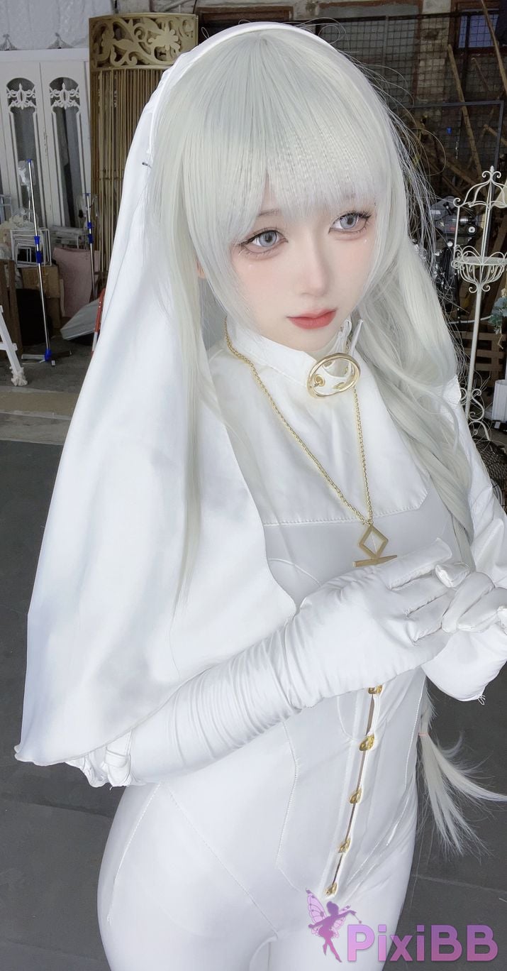 Cosplayer Sakura chan w pure white nun PixiBB.COM 043