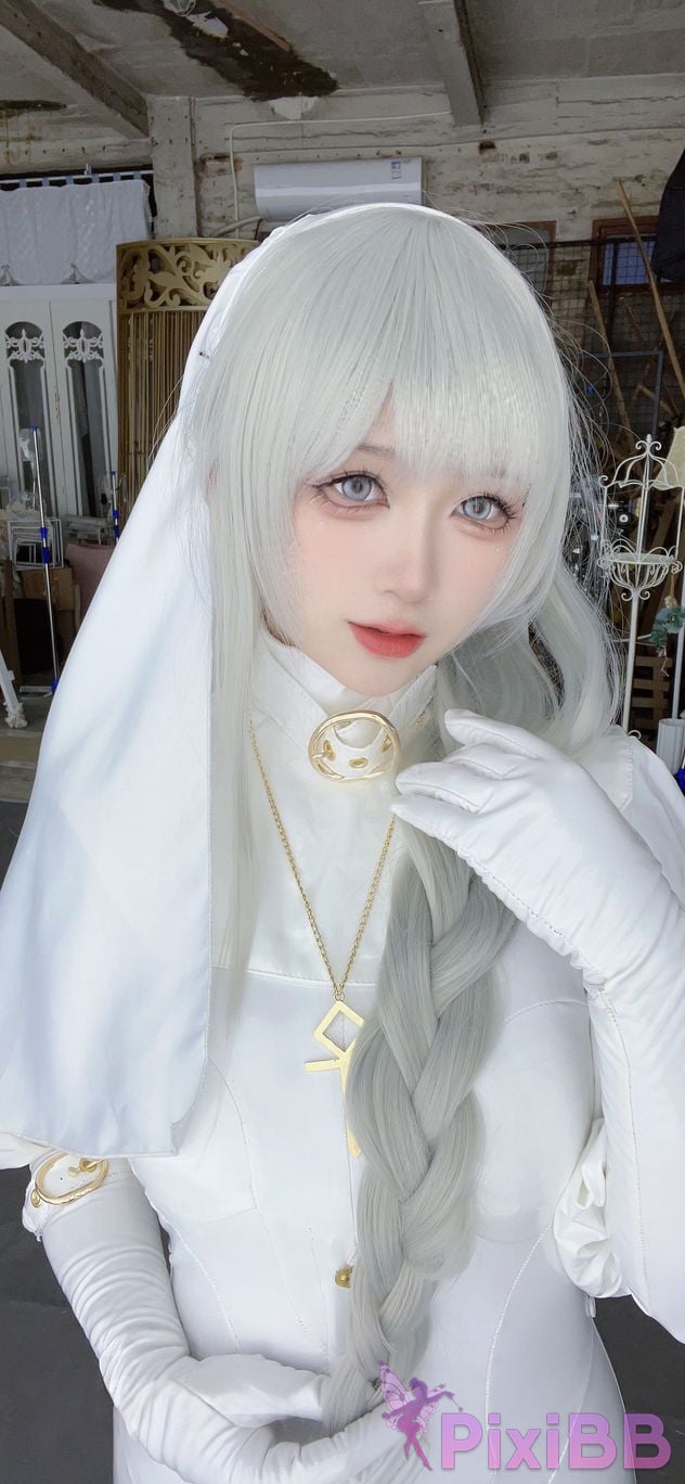 Cosplayer Sakura chan w pure white nun PixiBB.COM 044