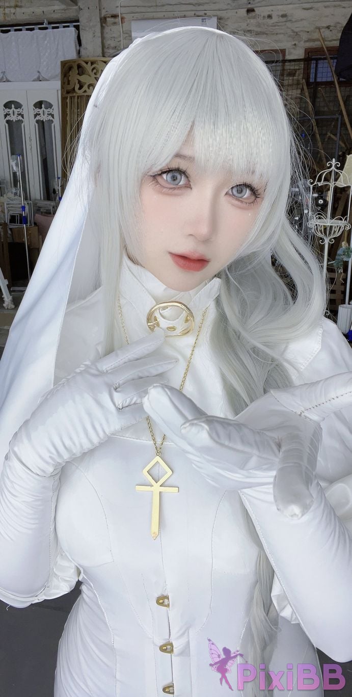 Cosplayer Sakura chan w pure white nun PixiBB.COM 045