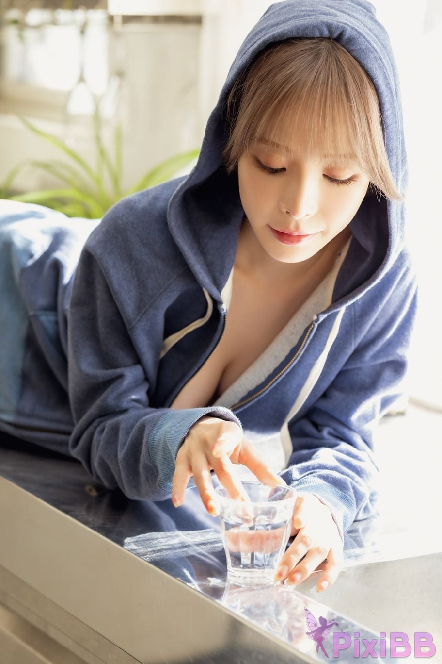 Japanese Idol Kana Momonogi I s i t M o m n g Be Charmed Vol.1 3 FRIDAY digital photo book PixiBB.COM 021