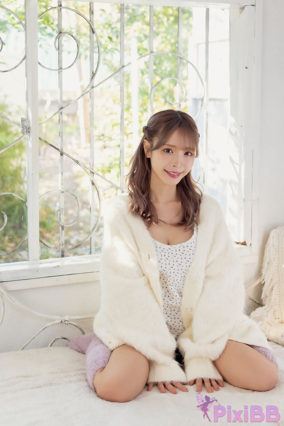 Japanese Idol Kana Momonogi I s i t M o m n g Be Charmed Vol.1 3 FRIDAY digital photo book PixiBB.COM 083