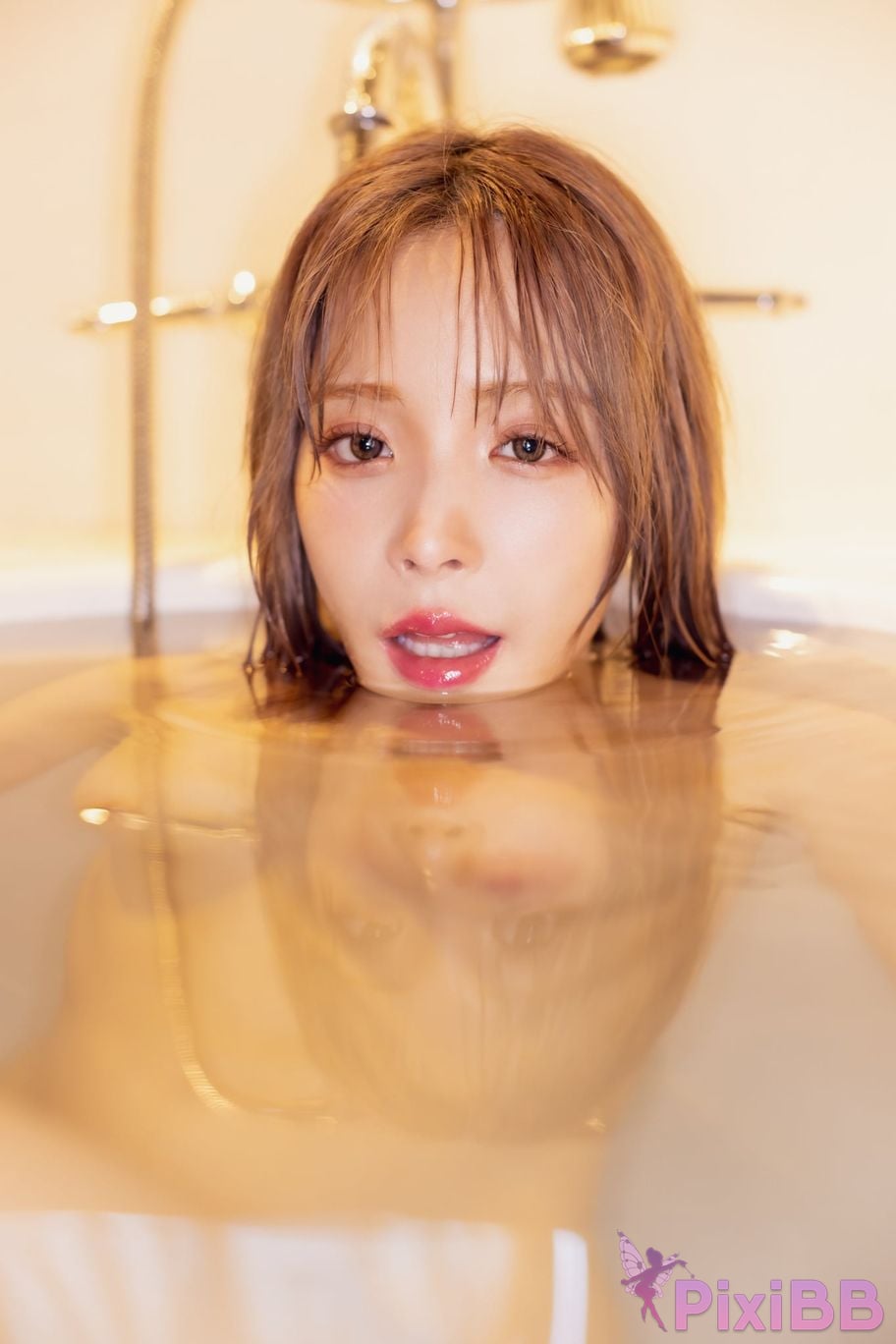 Japanese Idol Kana Momonogi I s i t M o m n g Be Charmed Vol.1 3 FRIDAY digital photo book PixiBB.COM 122