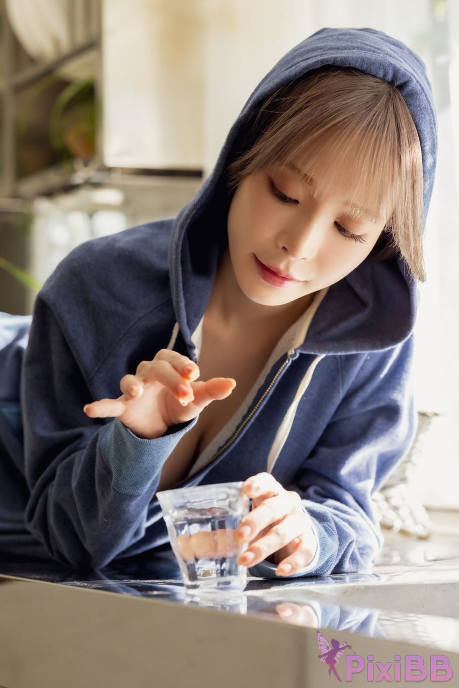 Japanese Idol Kana Momonogi I s i t M o m n g Be Charmed Vol.1 3 FRIDAY digital photo book PixiBB.COM 202