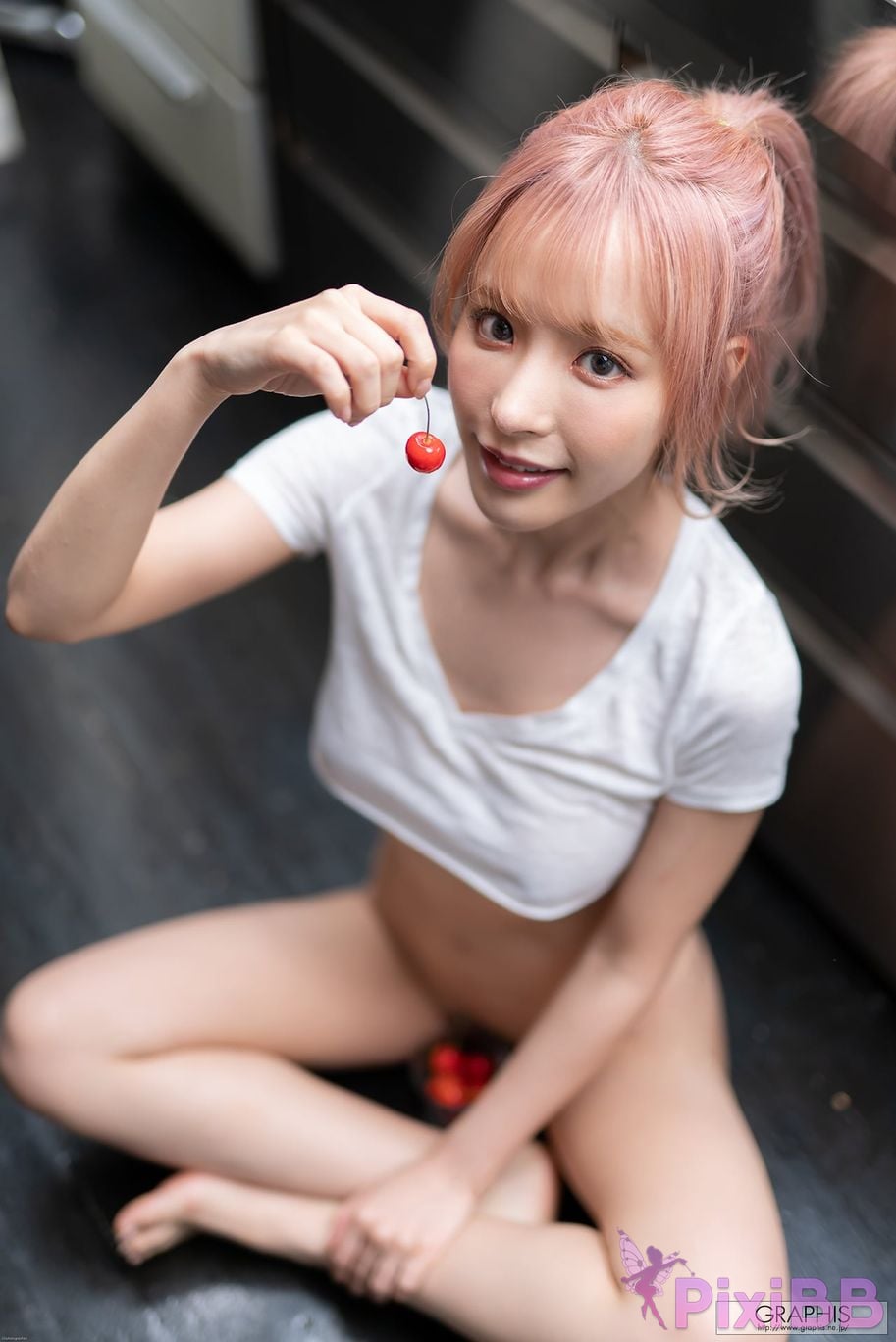 Japanese Idol Kana Momonogi I s i t M o m n g Graphis SUMMER SPECIAL 2020 Change PixiBB.COM 042