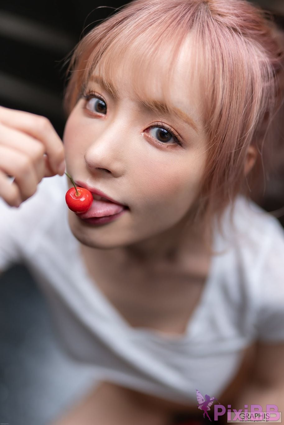 Japanese Idol Kana Momonogi I s i t M o m n g Graphis SUMMER SPECIAL 2020 Change PixiBB.COM 044