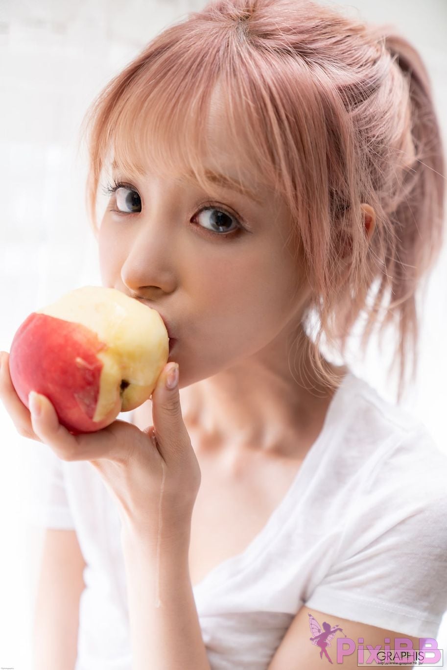 Japanese Idol Kana Momonogi I s i t M o m n g Graphis SUMMER SPECIAL 2020 Change PixiBB.COM 053